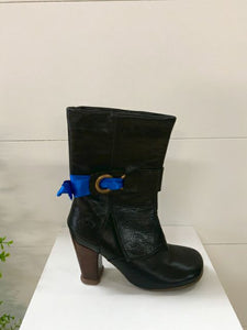 Black SIZE 6.5 Fluevog Leather upper Boots